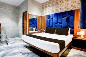 Voodi või voodid majutusasutuse Hotel O Shiv Sai Residency Lodging & Boarding toas
