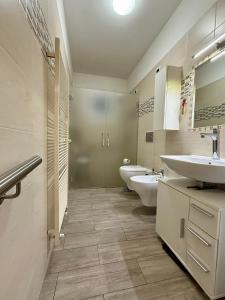 a bathroom with two sinks and two toilets at Casa Genny in Ventimiglia
