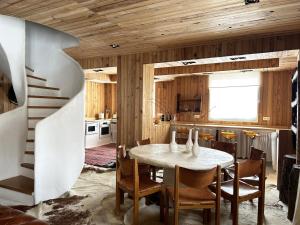 a kitchen with a table and chairs and a staircase at Nevada suites Dúplex con vistas y acceso a pista in Sierra Nevada