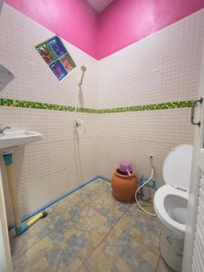 Ένα μπάνιο στο PhaluaiHomestay พะลวยโฮมสเตย์