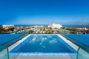 Бассейн в Tigotan Lovers & Friends Playa de las Americas - Adults Only (+18) или поблизости