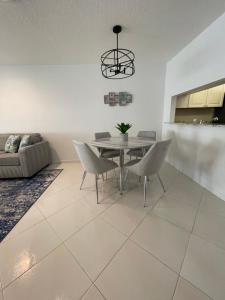 a dining room with a table and chairs at Sunny Jupiter Villa in Jupiter