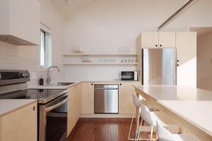 Una cocina o zona de cocina en Chalets OST Shefford FORFAIT GROUPE