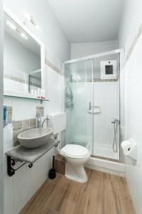 Ένα μπάνιο στο Villa Arni Andros - Βίλα ΑΡΝΗ