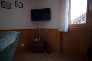 TV in/ali zabaviščno središče v nastanitvi Chasa Archas