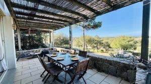 En balkon eller terrasse på Appartement Libeccio 22 LUMIO