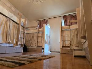 Postel nebo postele na pokoji v ubytování Cafe Terrace Hostel