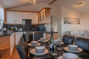 Dapur atau dapur kecil di 32 Ocean Terrace Lodge - 3 Bed-Sleeps 6-TJS32OT