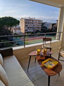 Balkón nebo terasa v ubytování Grand 3 chambres quartier Pinède Juan + 31 fotografií