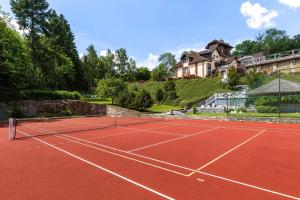 Tenis alebo squash v ubytovaní Rezydencja nad Wodospadem Spa&Wellness koło Szklarskiej Poręby alebo jeho okolí + 37 fotografií