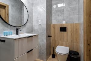 Koupelna v ubytování Apartaments Centrum Katowice + 16 fotografií