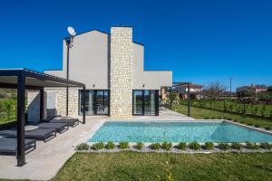 Swimmingpoolen hos eller tæt på Villa Maria