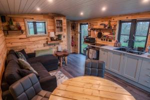 a living room and kitchen in a tiny house at Moat View in Redmarley DʼAbitot