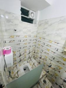 Ένα μπάνιο στο Luxurious 2 Bedroom Flat near Airport +36 φωτογραφίες