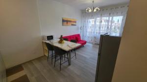 O zonă de relaxare la Appartamento Lido di Fermo vista mare, a 50m dalla spiaggia, 1 piano ascensore