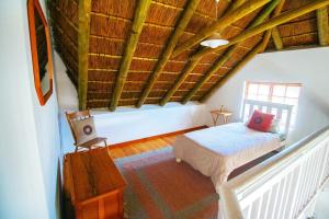 a bedroom with a bed and a wooden ceiling at Cozy home 2 mins from the beach in Marina Glades