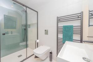 a bathroom with a toilet and a shower and a sink at Tackroom Great Ness Shrewsbury in Great Ness +35 photos