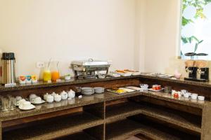 Makanan di atau di tempat lain dekat hotel