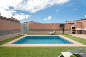 a swimming pool on the roof of a house at Hermosa Vista Tejina in Guía de Isora
