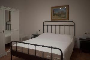 a bedroom with a bed and a picture on the wall at Casa Jack in San Giorgio di Piano