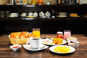 Makanan di atau di tempat lain dekat hotel