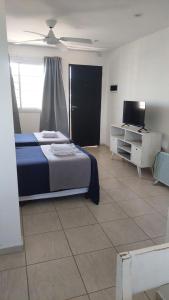Ένα ή περισσότερα κρεβάτια σε δωμάτιο στο Alquiler Departamentos Mistral - Zona Hospital Austral Pilar