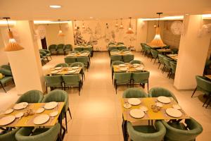 Restaurace v ubytování Manthra Hotel, Basavakalyan