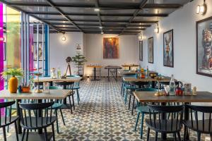 Restaurace v ubytování Coliwo Trois - Kharadi