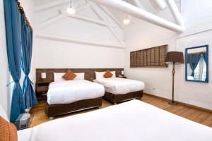 A bed or beds in a room at Inkarri Cusco