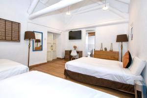A bed or beds in a room at Inkarri Cusco
