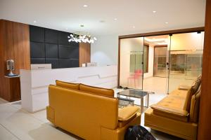 Posezení v ubytování Manthra Hotel, Basavakalyan