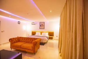 Posezení v ubytování Db Continental Loft Apartment + 37 fotografií