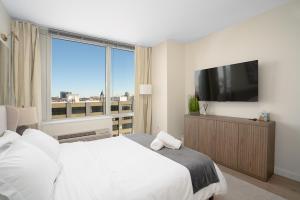 Ultra Luxury Apt - Panoramic NYC View with Pool - Minutes to City客房内的一张或多张床位