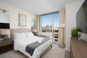 Ultra Luxury Apt - Panoramic NYC View with Pool - Minutes to City客房内的一张或多张床位