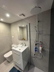 a bathroom with a toilet and a sink and a shower at Apartamento Tibi - centro de Gandia in Gandía +19 photos