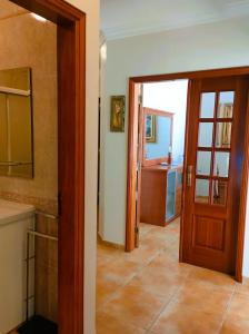 a kitchen with a door open to a bathroom at Welkome Inn Estádio T2 in Portimão