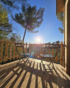 Balcon ou terrasse dans l'établissement La Cabane Aixoise Piscine & Jacuzzi