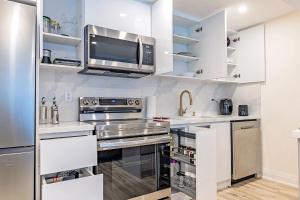 Kuchyň nebo kuchyňský kout v ubytování Luxhome25 + 22 fotografií