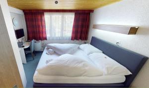 Rúm í herbergi á Boutique Hotel & Restaurant Bären Ringgenberg