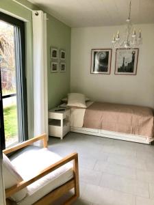a bedroom with two beds and a window at Apartment im Grünen mit Stil in Mitterfels