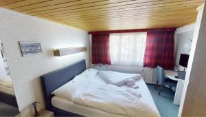 Rúm í herbergi á Boutique Hotel & Restaurant Bären Ringgenberg