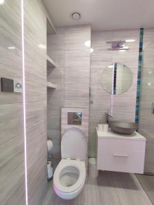 Villa Krysia 50 m do morza的一间浴室