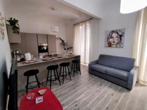 a living room with a couch and a kitchen at Domus Vetriera in Palermo