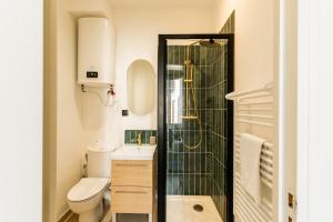 Foto dalla galleria di COZETT'HOME - STUDIO Chics & Modernes - 2 pas du Cirque Jules Verne - ad Amiens