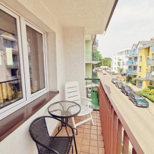 Villa Krysia 50 m do morza的阳台或露台