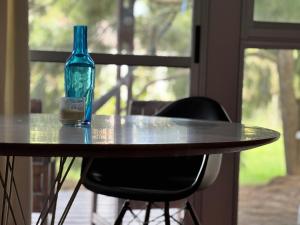 a blue bottle sitting on top of a table at Monoambiente en Valizas in Barra de Valizas