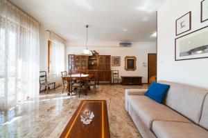 a living room with a couch and a table at Residenza Sant'orsola-Malpighi in Bologna