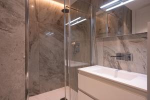 Koupelna v ubytování Center Bay Luxueux appartement avec vue mer 6 eme etage