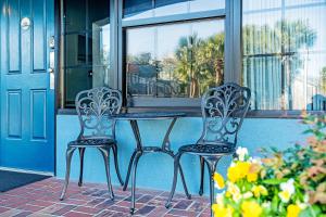 two chairs and a table in front of a door at Beachside Inn in Destin
