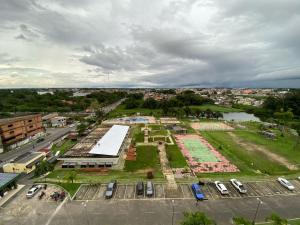 Et luftfoto af Condominio Mirante do Lago